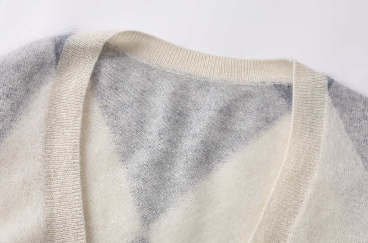 Women’s Brushed Cashmere Argyle Pattern Button-Up Cardigan