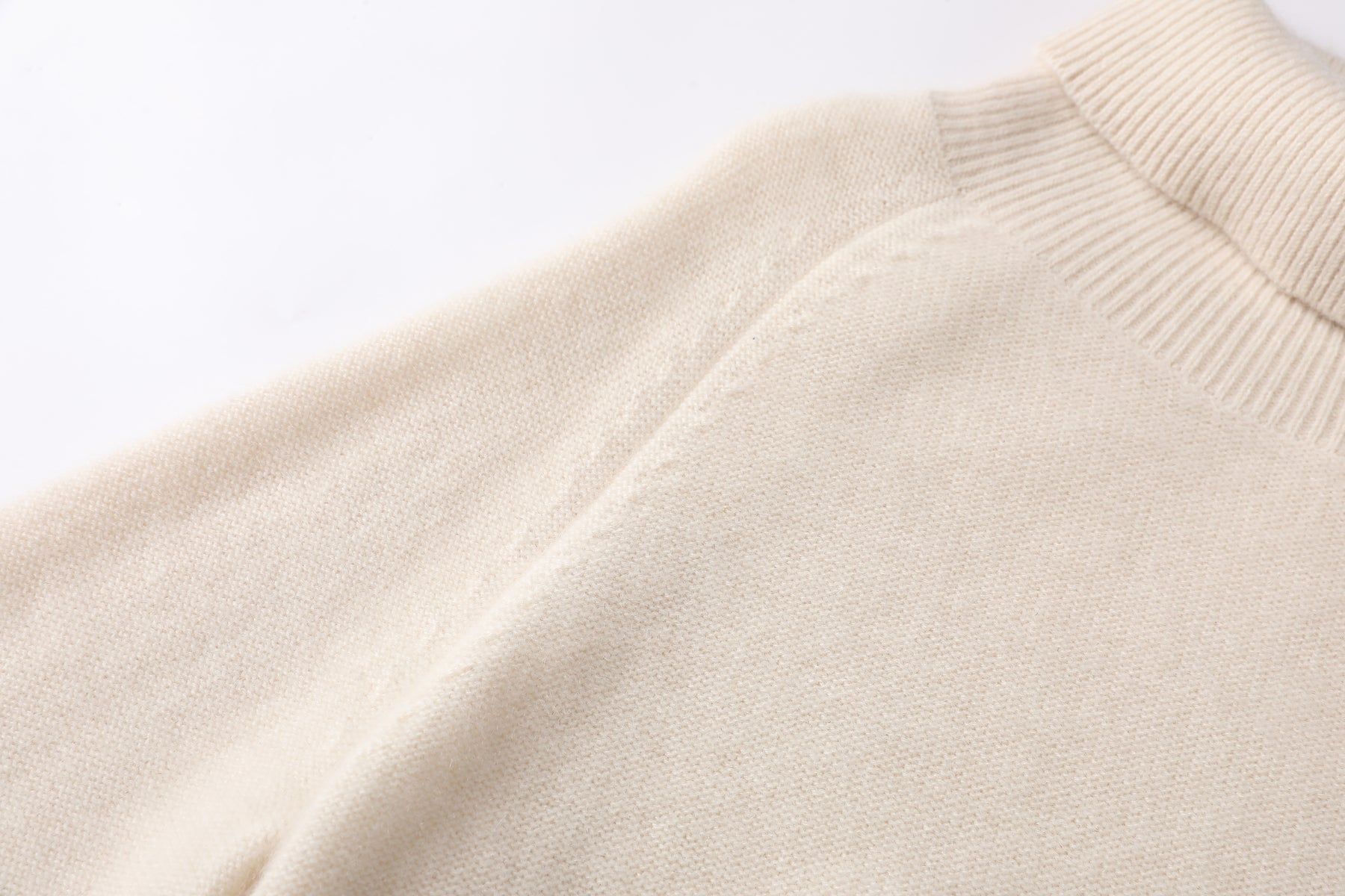 Women’s Brushed Cashmere Turtleneck Sweater